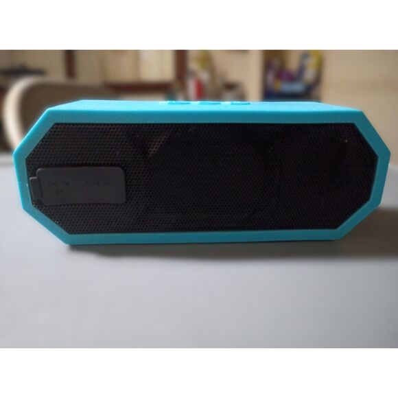 Altec Lansing The Jacket H2O TESTED Good Battery Life Portable Bluetooth Speaker - Picture 7 of 10